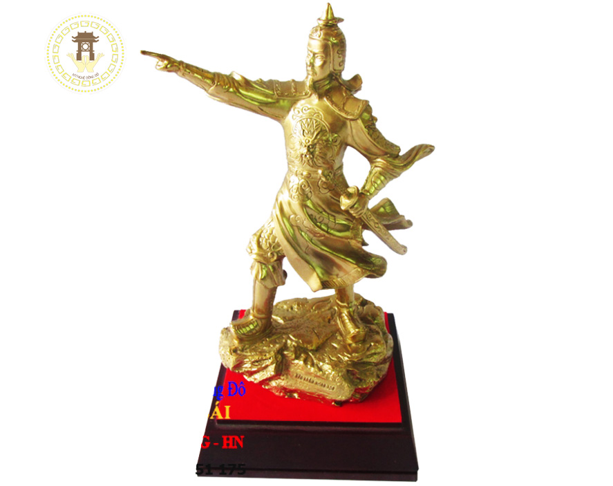 tượng trần hưng đạo chỉ tay cầm đao